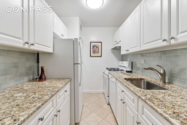 150 W End Ave Apt 10P, New York City, NY 10023