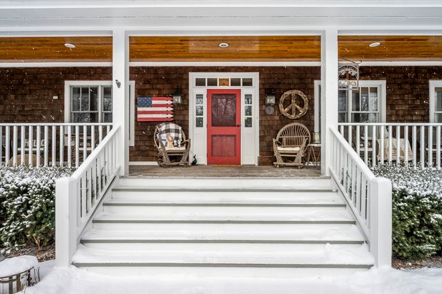 1190 W Old Mill Road, Lake Forest, IL 60045