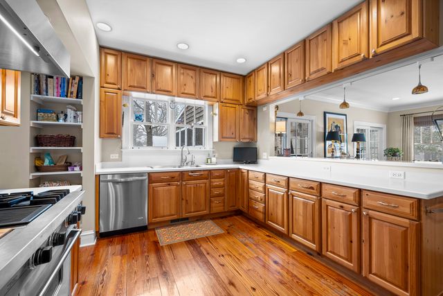 1190 W Old Mill Road, Lake Forest, IL 60045