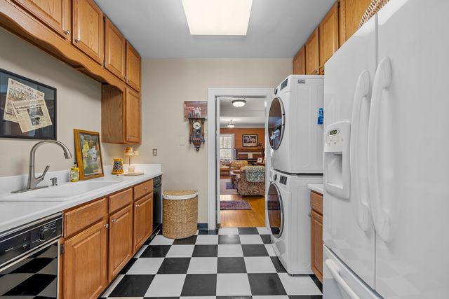 1190 W Old Mill Road, Lake Forest, IL 60045