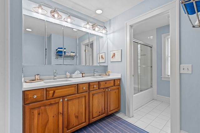 1190 W Old Mill Road, Lake Forest, IL 60045