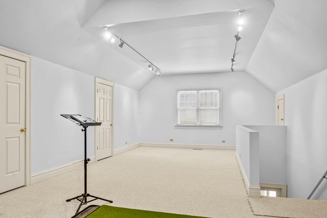 1190 W Old Mill Road, Lake Forest, IL 60045