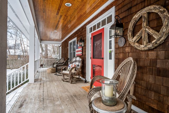 1190 W Old Mill Road, Lake Forest, IL 60045