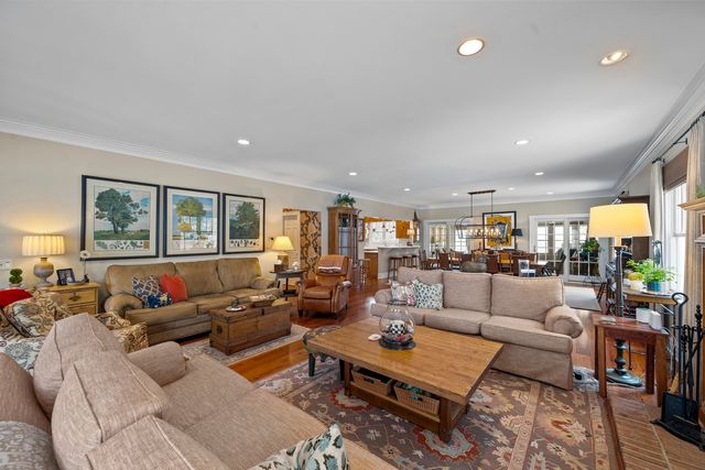 1190 W Old Mill Road, Lake Forest, IL 60045