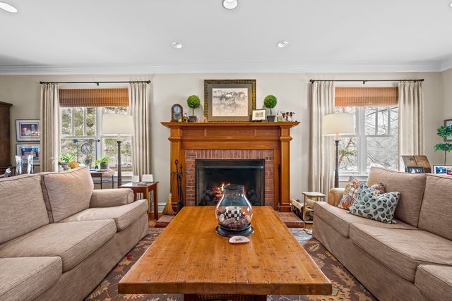 1190 W Old Mill Road, Lake Forest, IL 60045