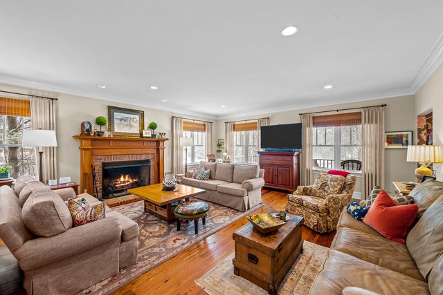 1190 W Old Mill Road, Lake Forest, IL 60045