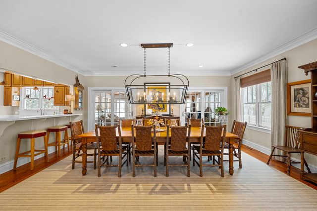 1190 W Old Mill Road, Lake Forest, IL 60045