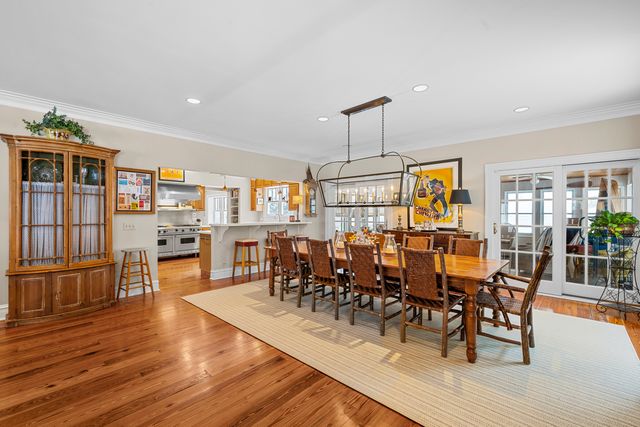 1190 W Old Mill Road, Lake Forest, IL 60045