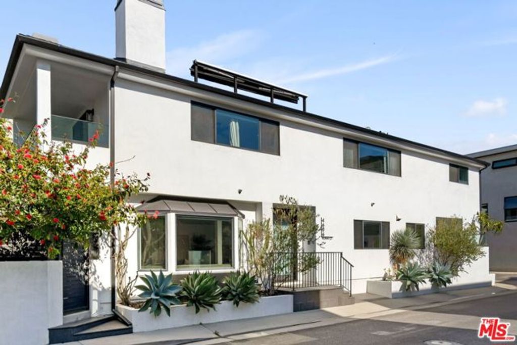 4606 Roma Court, Marina Del Rey, CA 90292