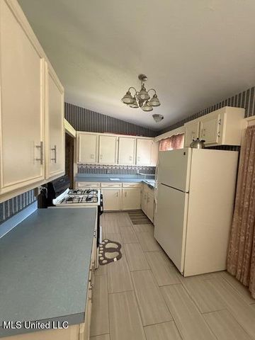 1212 Peach Street, Vidalia, LA 71373
