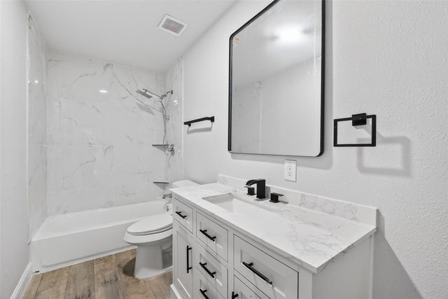 2504 Windsor Lane, Pasadena, TX 77506