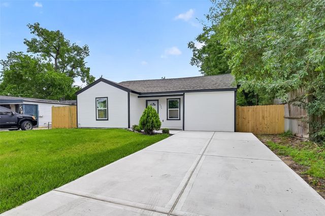 2504 Windsor Lane, Pasadena, TX 77506