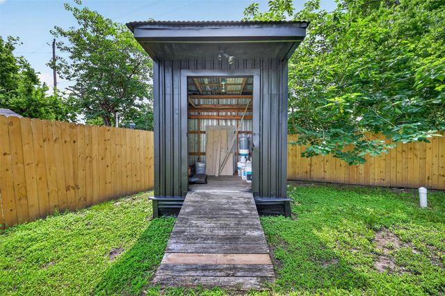 2504 Windsor Lane, Pasadena, TX 77506