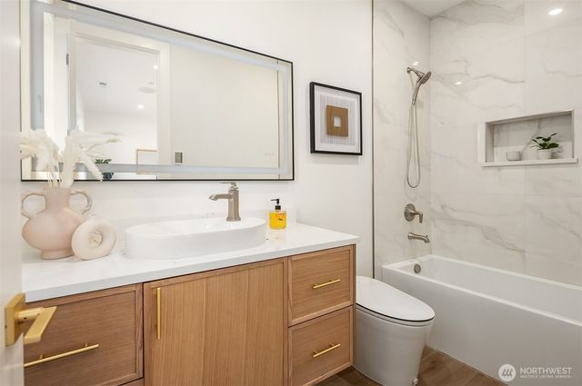 1810 91st Place NE, Clyde Hill, WA 98004