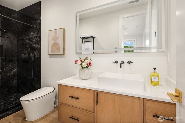 1810 91st Place NE, Clyde Hill, WA 98004