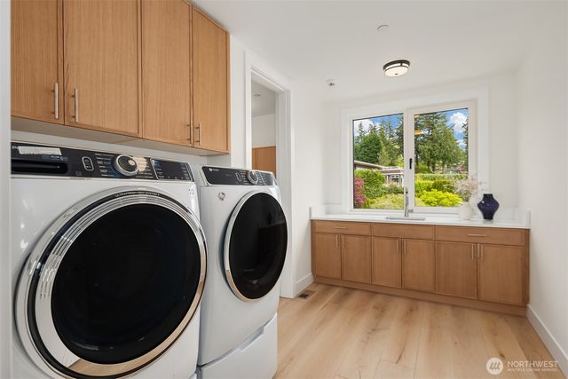1810 91st Place NE, Clyde Hill, WA 98004