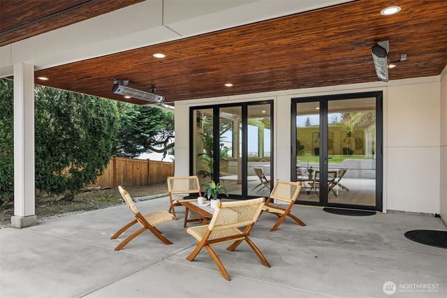 1810 91st Place NE, Clyde Hill, WA 98004