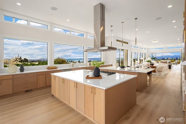 1810 91st Place NE, Clyde Hill, WA 98004