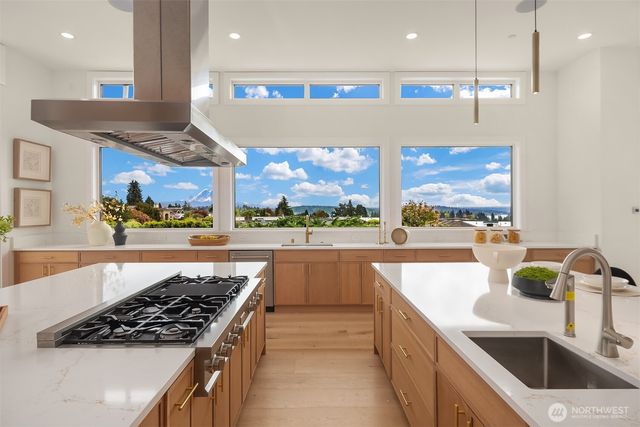 1810 91st Place NE, Clyde Hill, WA 98004