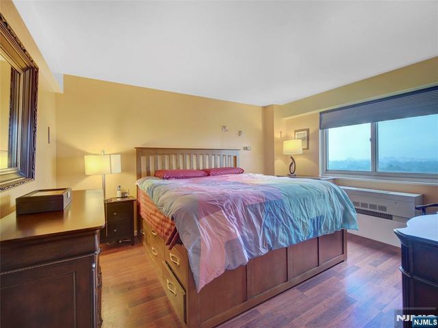 377 S Harrison Street 12D, East Orange, NJ 07018