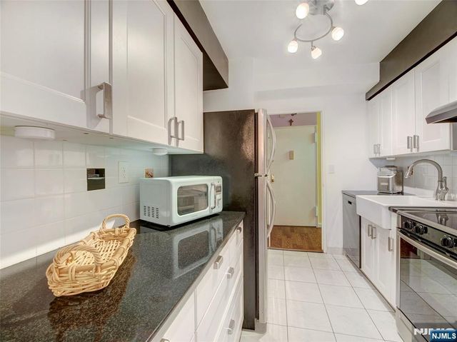 377 S Harrison Street 12D, East Orange, NJ 07018