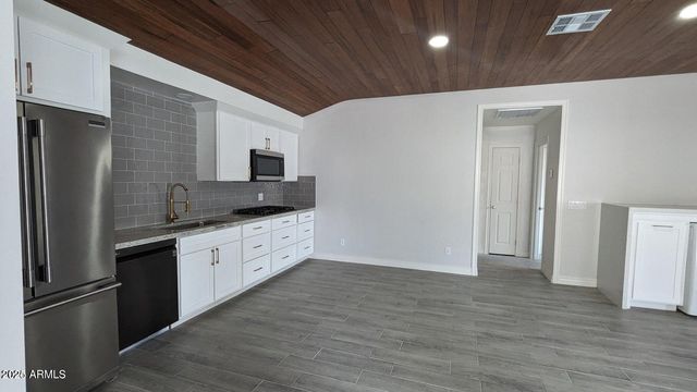 224 S Adonis Avenue, Miami, AZ 85539