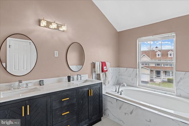 22 STANFORD DRIVE, Kendall Park, NJ 08824
