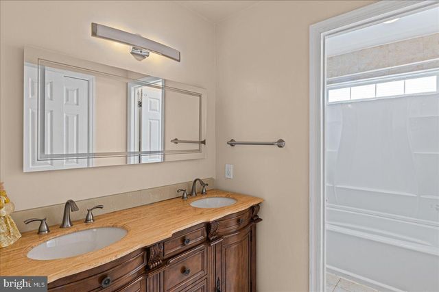 22 STANFORD DRIVE, Kendall Park, NJ 08824