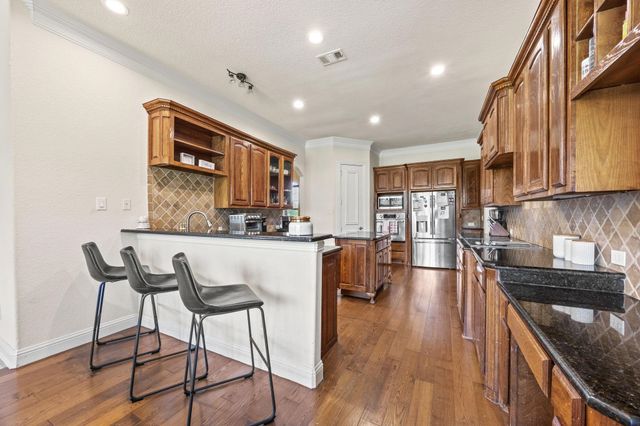 804 Bentwater Parkway, Grand Prairie, TX 75104