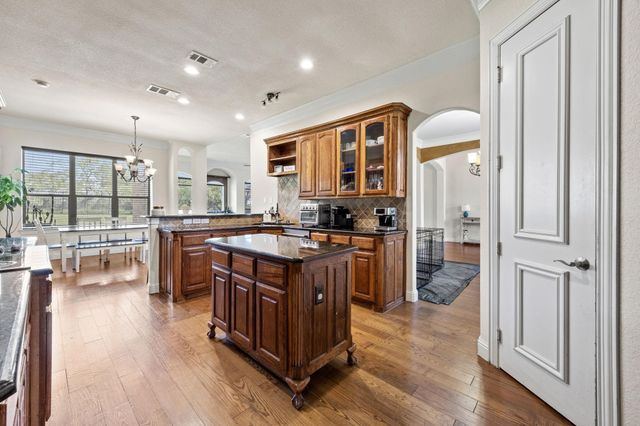 804 Bentwater Parkway, Grand Prairie, TX 75104