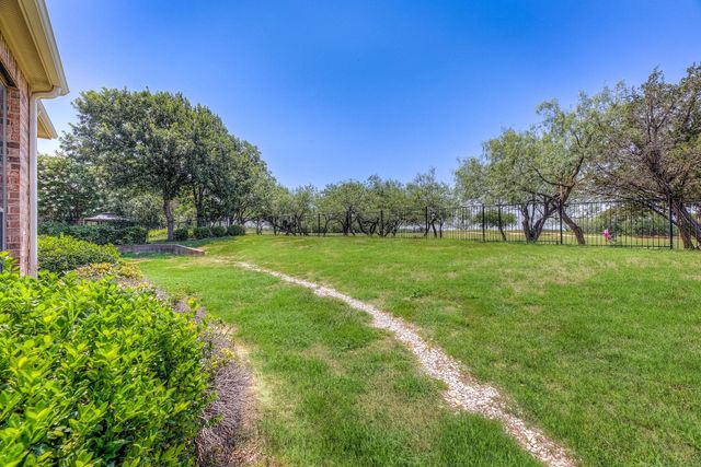 804 Bentwater Parkway, Grand Prairie, TX 75104