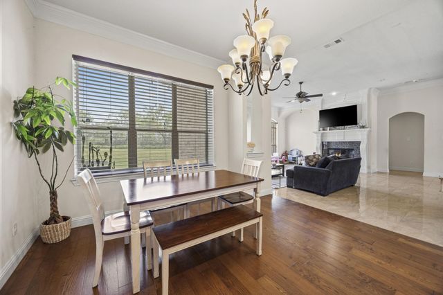 804 Bentwater Parkway, Grand Prairie, TX 75104