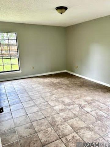 13658 Chalmette Ave, Baton Rouge, LA 70810