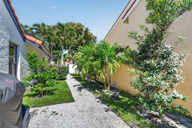 1630 NW 22nd Avenue, Delray Beach, FL 33445