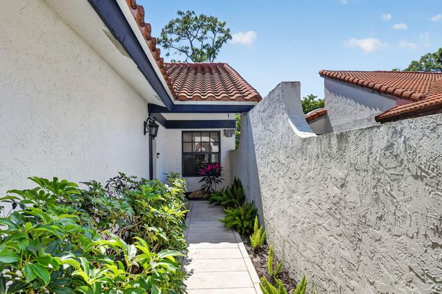1630 NW 22nd Avenue, Delray Beach, FL 33445