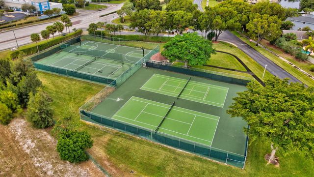 1630 NW 22nd Avenue, Delray Beach, FL 33445