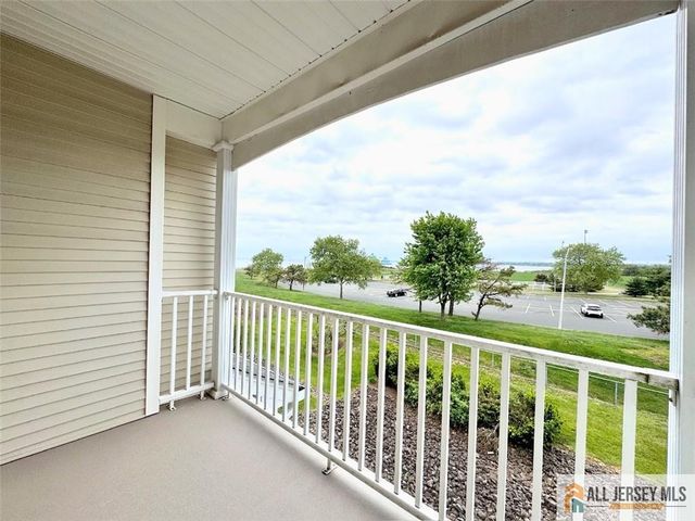 68 S Shore Drive 21, South Amboy, NJ 08879