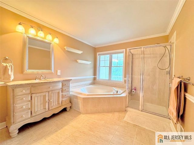 68 S Shore Drive 21, South Amboy, NJ 08879