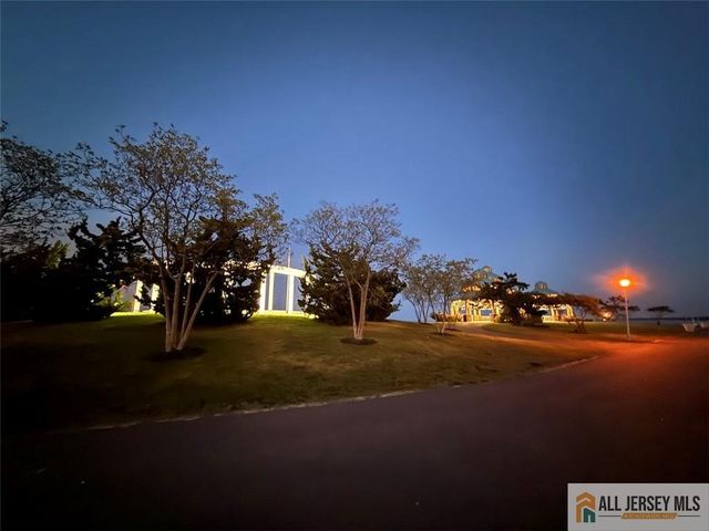 68 S Shore Drive 21, South Amboy, NJ 08879