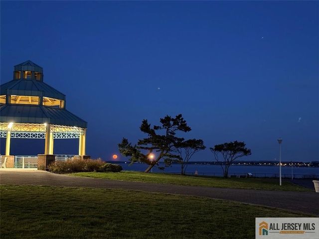 68 S Shore Drive 21, South Amboy, NJ 08879