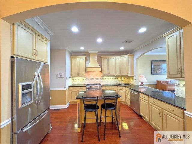 68 S Shore Drive 21, South Amboy, NJ 08879