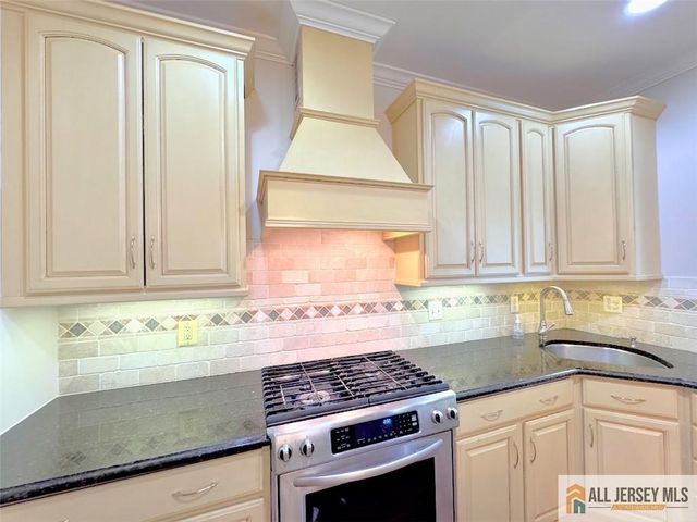 68 S Shore Drive 21, South Amboy, NJ 08879