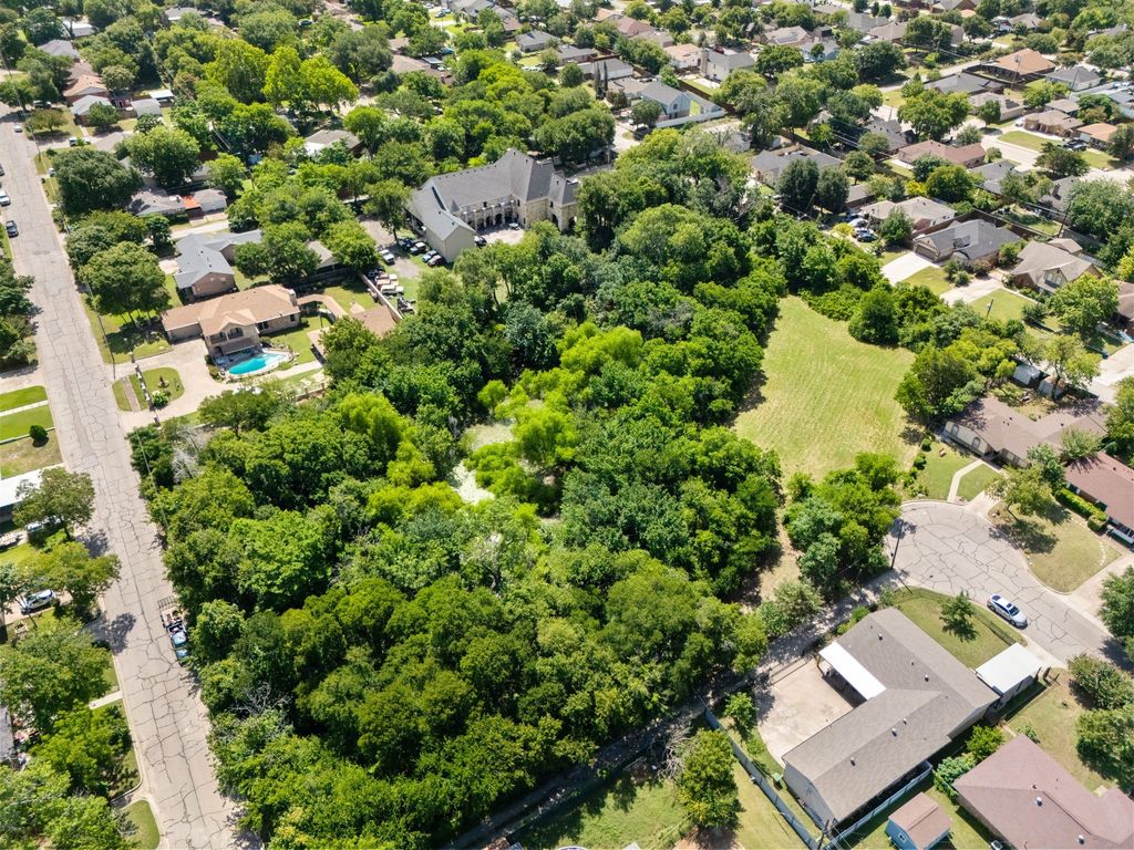1 Ott Circle, Cockrell Hill, TX 75211