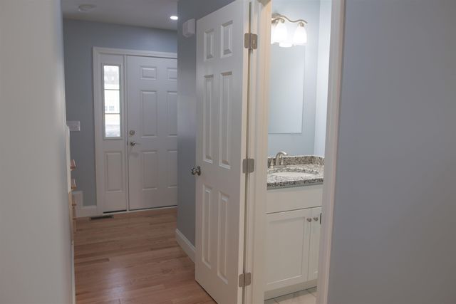 21 Library Street, Hudson, NH 03051