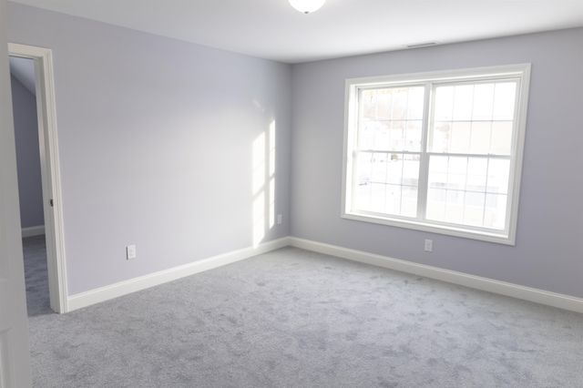 21 Library Street, Hudson, NH 03051