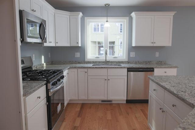 21 Library Street, Hudson, NH 03051