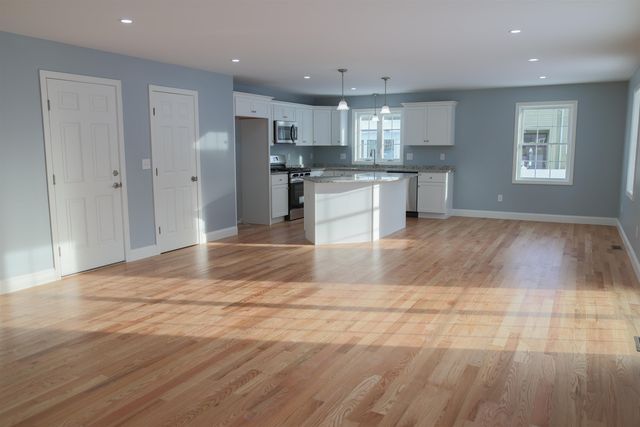 21 Library Street, Hudson, NH 03051