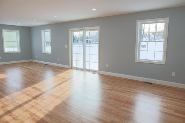 21 Library Street, Hudson, NH 03051