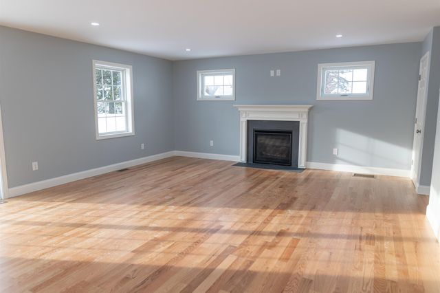 21 Library Street, Hudson, NH 03051