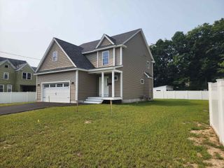 21 Library Street, Hudson, NH 03051